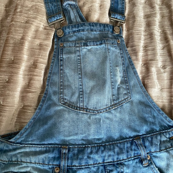 Overall jean shorts - Picture 2 of 6